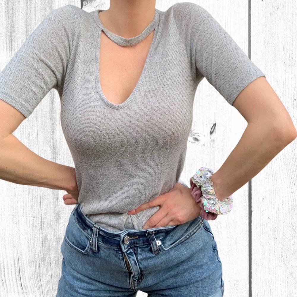 Soft Grey Keyhole Top - Picture 4 of 5